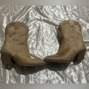 Women's Universal Thread Tan Western Ankle Boots Size 9 Wide